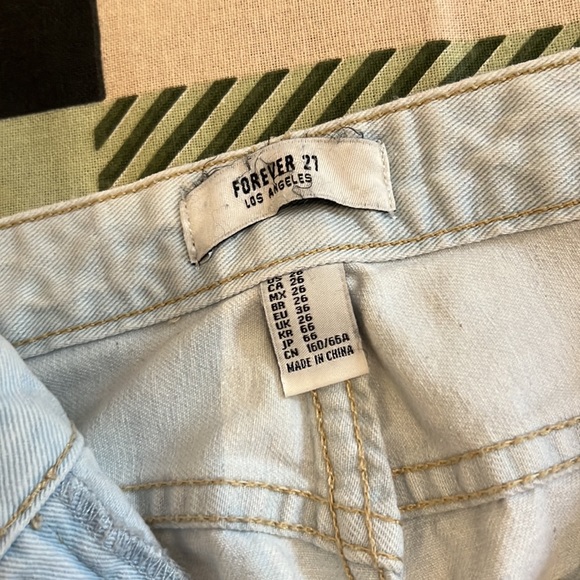 Forever 21 denim ripped jeans - Picture 2 of 2